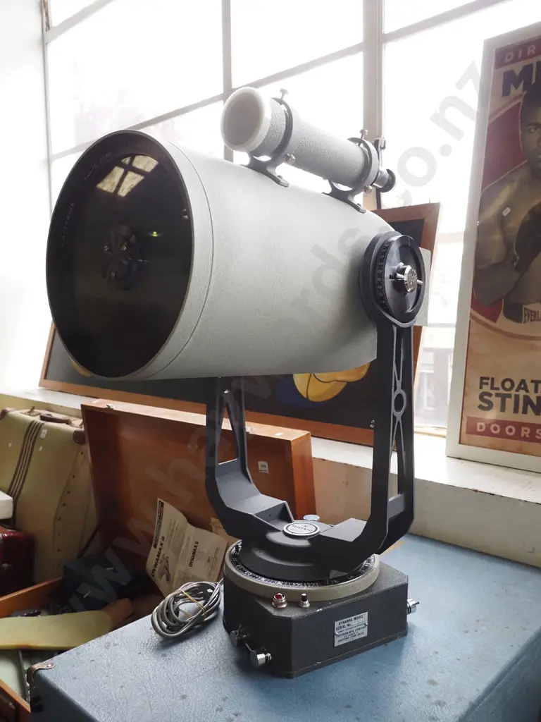 Dynamax 8 astronomical telescope with blue carry case, rimu case of accessories - As Is No Returns Image 1++