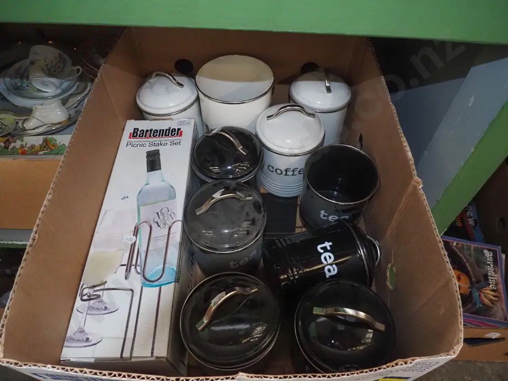 box; storage canisters, picnic steak set Image 1++