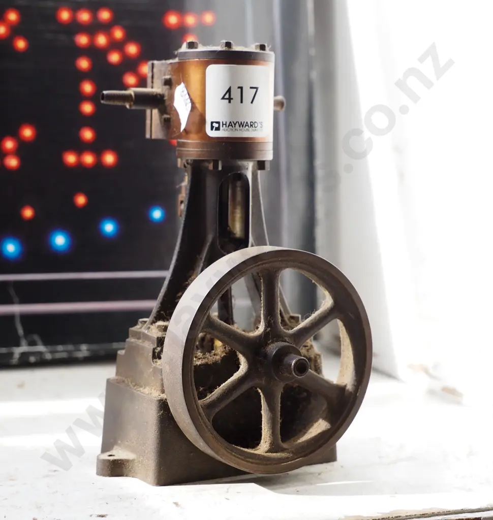 small vintage metal air compressor H-150 Image 1++