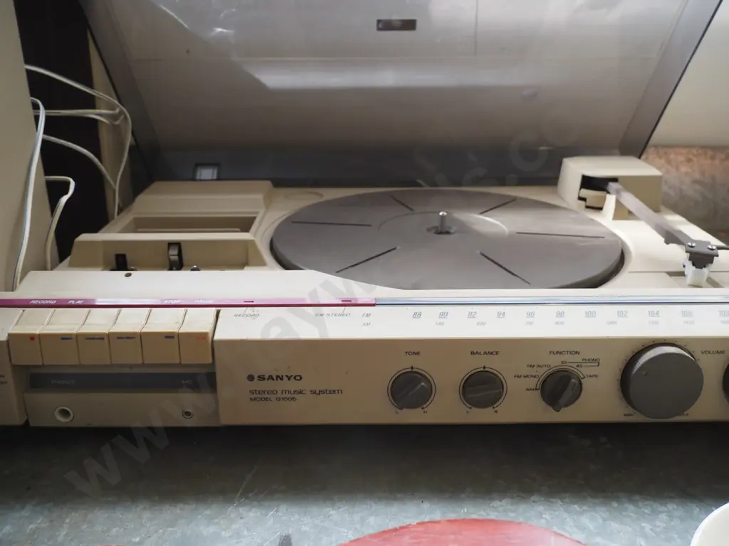 Sanyo radio cassette record palyer Image 1++