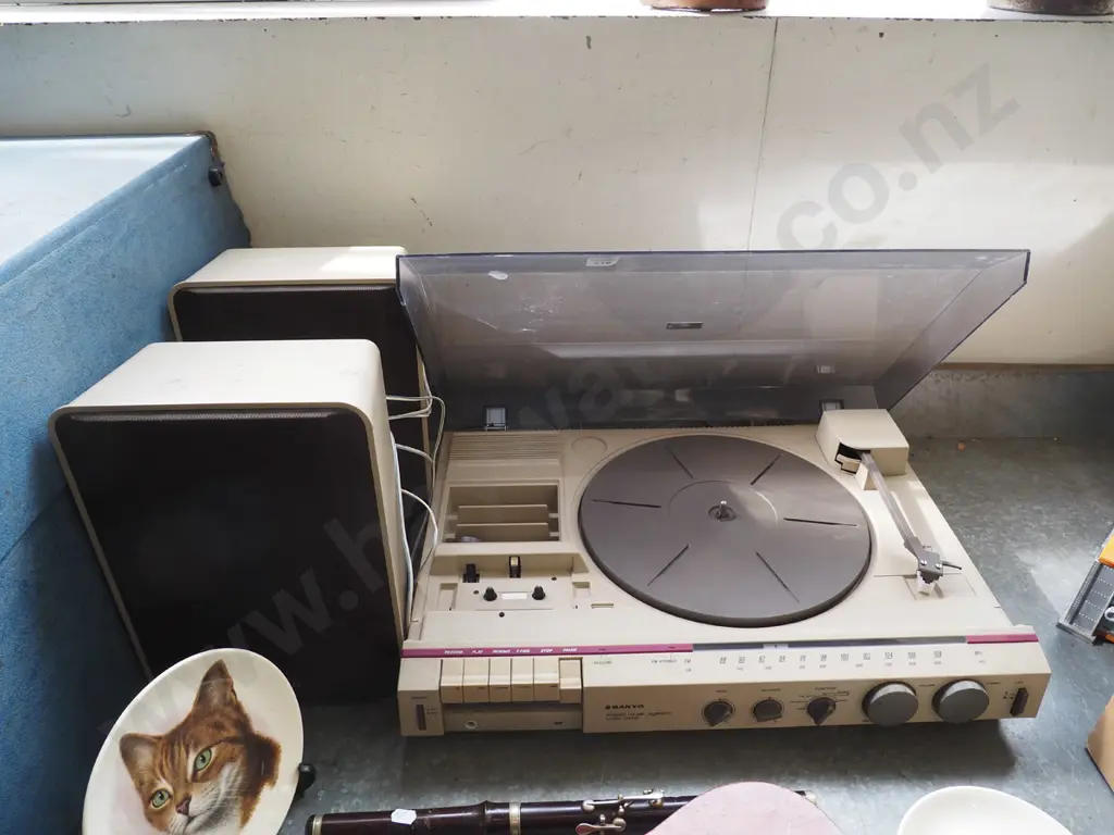 Sanyo radio cassette record palyer Image 1++