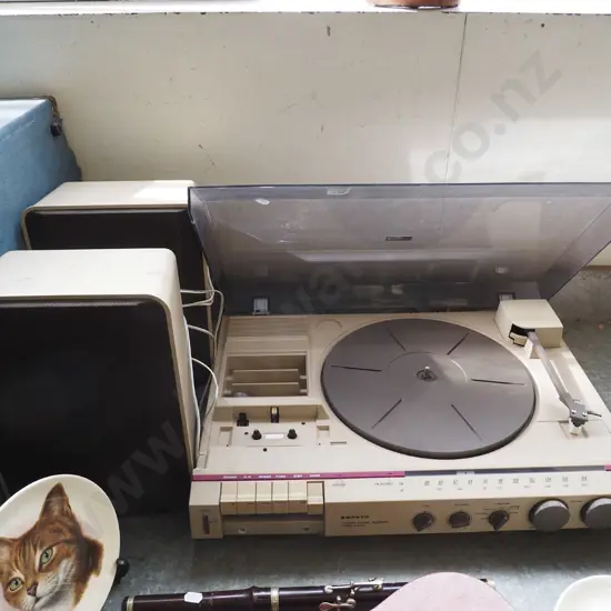 Sanyo radio cassette record palyer