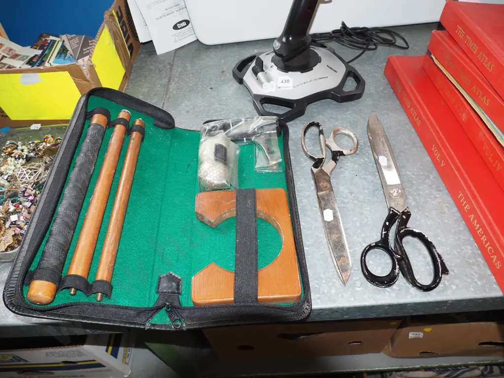 novelty golf putter, 2 large pairs of scissors Image 1++