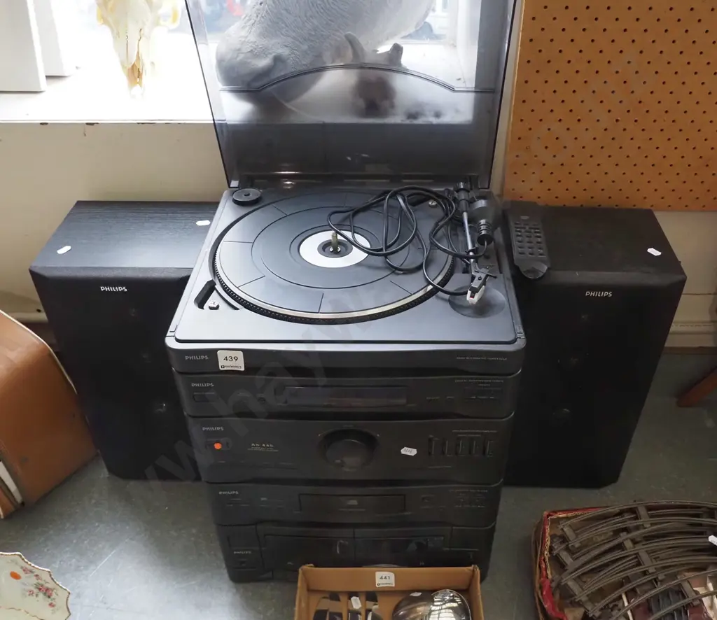 Philips stereo system with twin cassette, CD player, turntable Image 1++