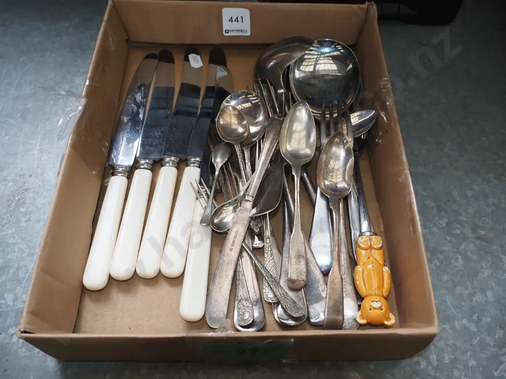box of cutlery and utensils Image 1++
