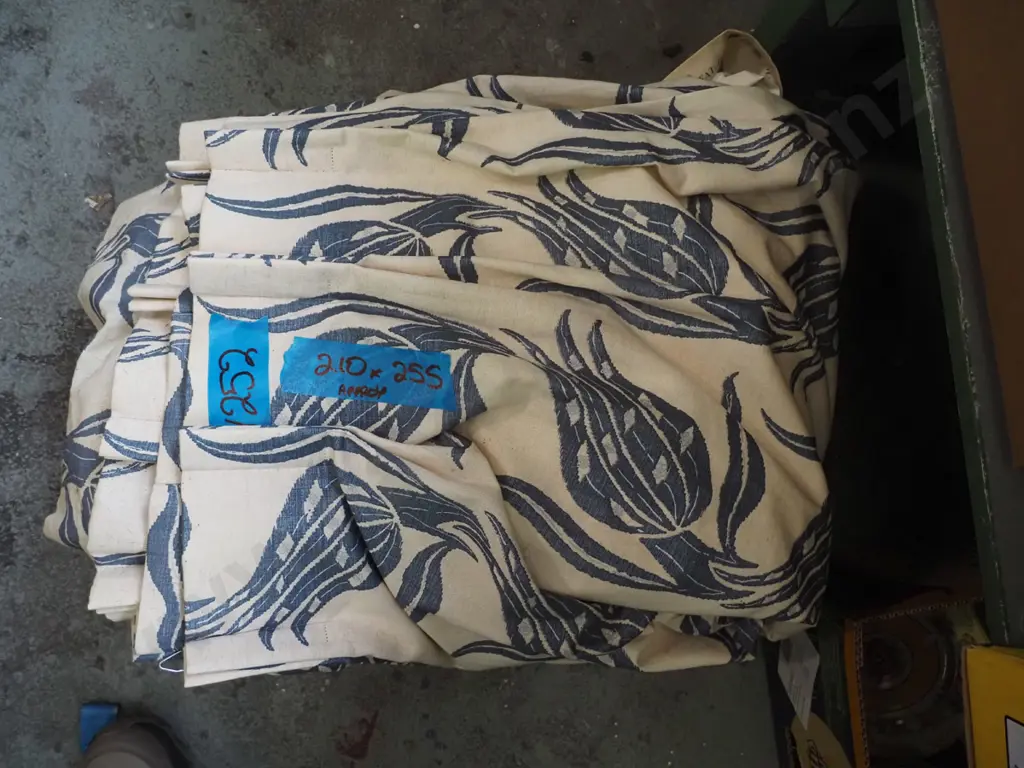 box of curtains 2.1m x 2.55m approx Image 1++