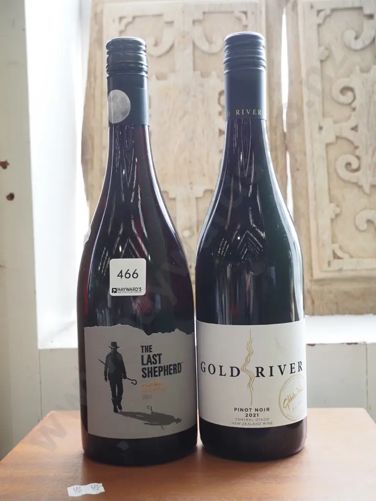 2x bottles of Central Otago pinot noir Image 1++