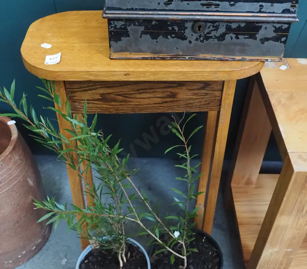 small oak table/stand H-630  Image 1++