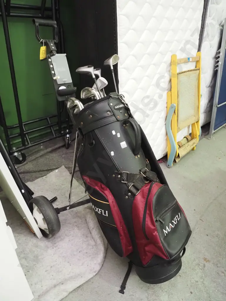 golf clubs and trundler Image 1++