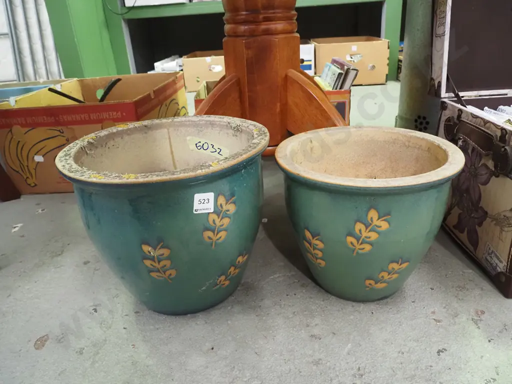 2x glazed planters Image 1++