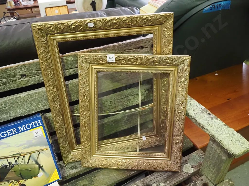 2x carved gilt picture frames - 1 has glass Image 1++