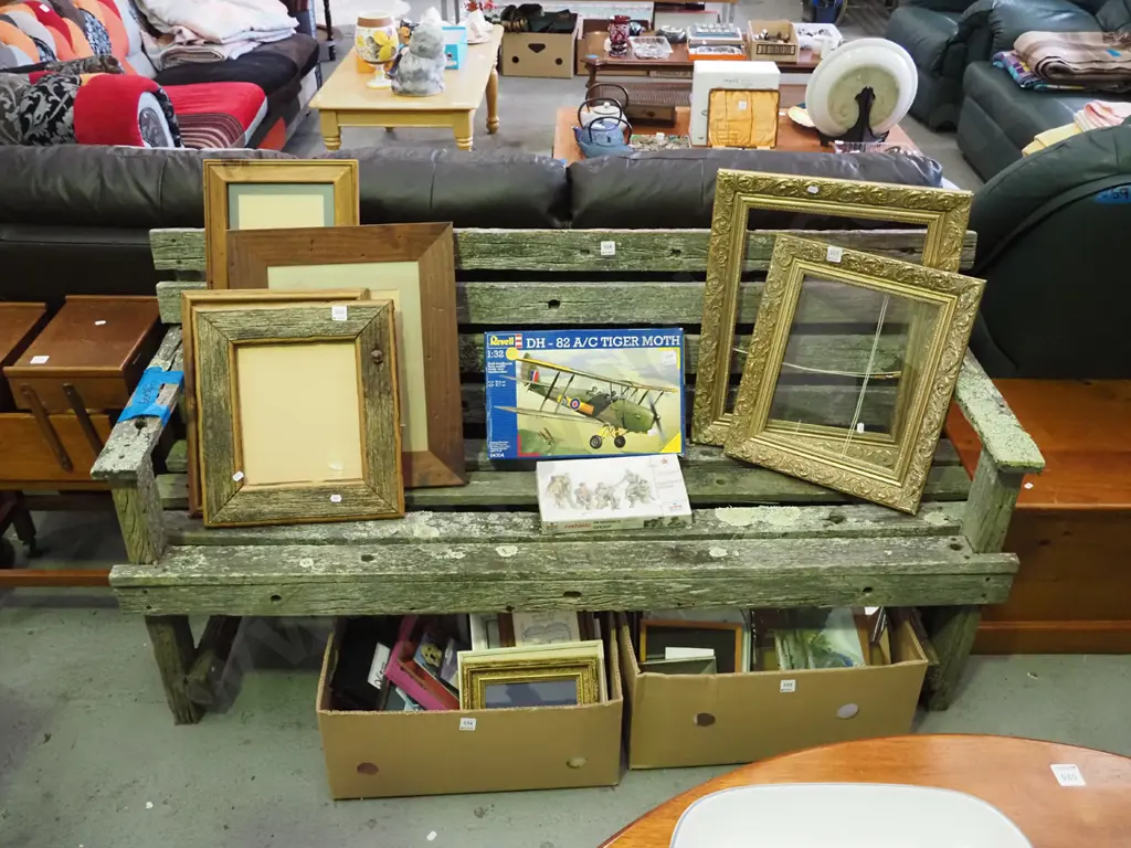 homemade rustic garden bench seat from old fencing pales Image 1++