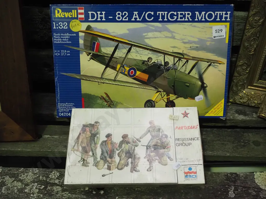 yet to assembled of a Tiger Mouth and model resistance group figurines Image 1++