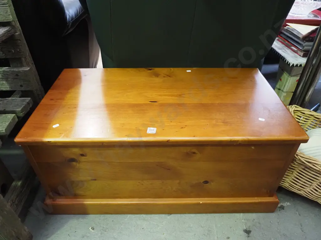 pine blanket box Image 1++