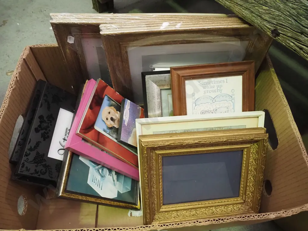 box; various prints, photo frames etc Image 1++