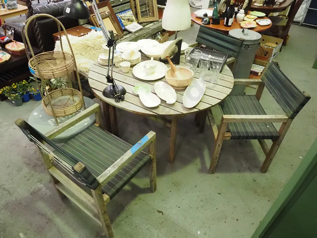 circular hardwood dining table with 4 matching chairs H-680 Diam-1200 Image 1++