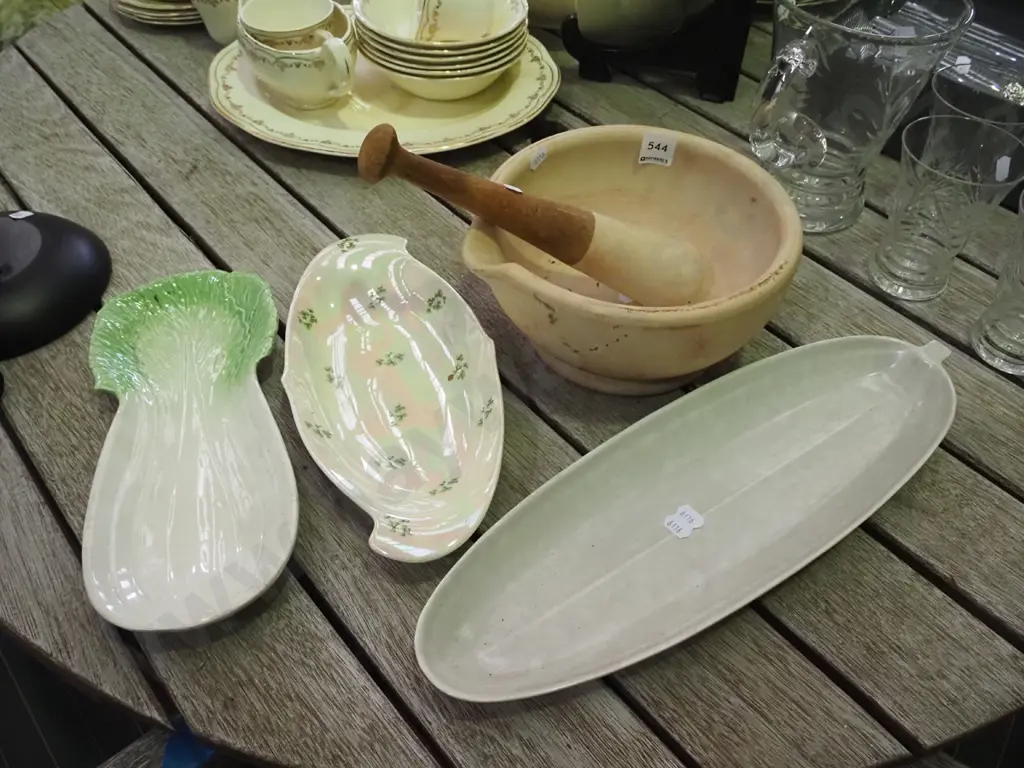 mortar and pestle, Poole leaf dish, 2 other dishes Image 1++