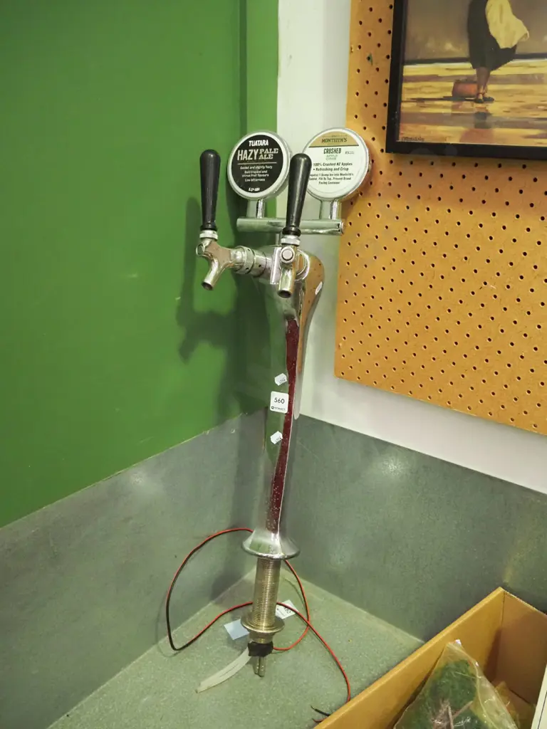 beer taps Image 1++