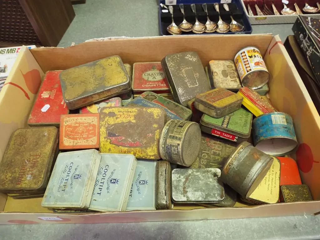 box of vintage tins Image 1++
