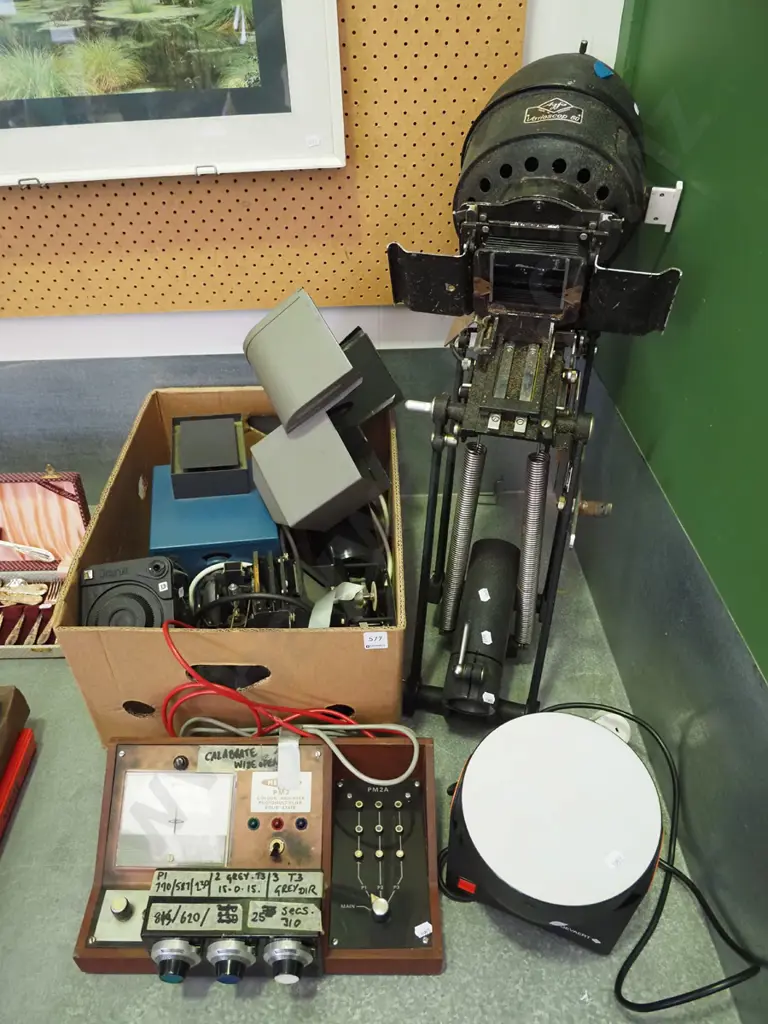 dark room equipment - Agfa Varioscop 60 enlarger, box of accessories, etc. As Is No Returns Image 1++