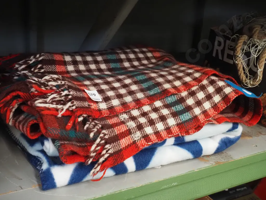 checked woollen travel rug, synthetic blanket Image 1++