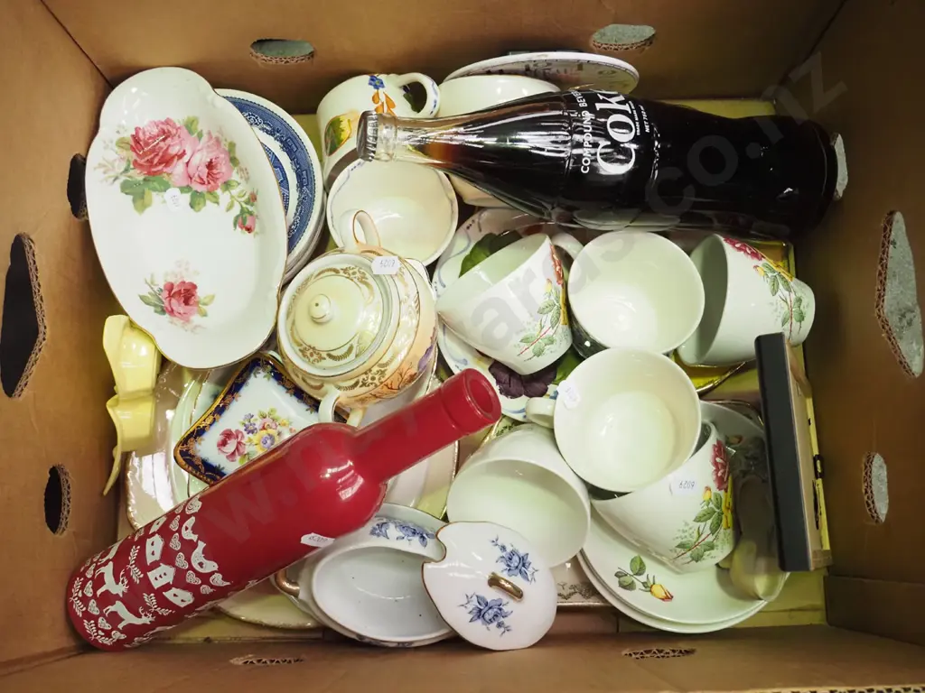 box; full Coke bottle, saucers, cups etc Image 1++