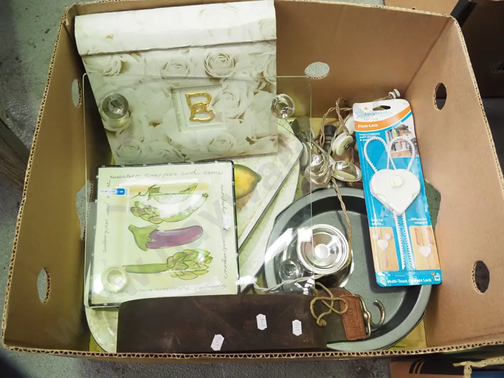box; razor strop, fruit bowl, baking dish etc Image 1++
