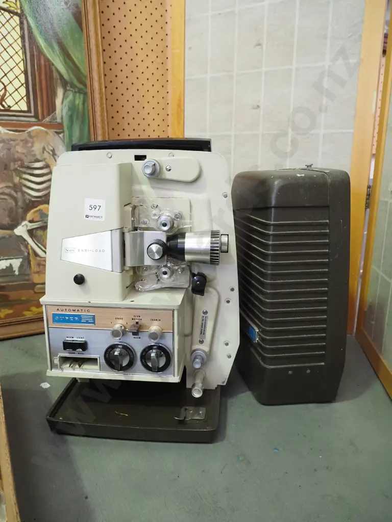 film projector - 110V Image 1++