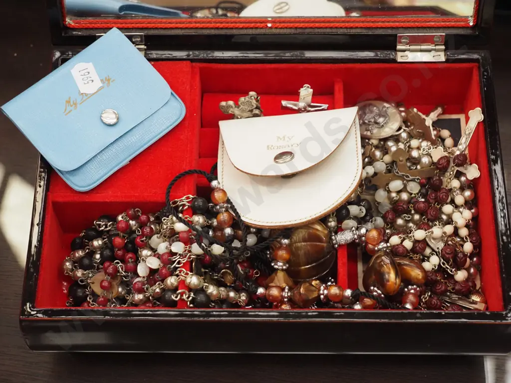 jewellery box and costume jewellery Image 1++