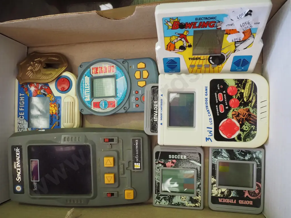 box of hand held games Image 1++