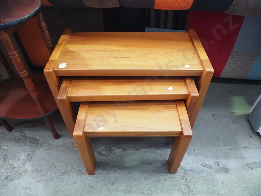 nest of 3 solid rimu tables Image 1++