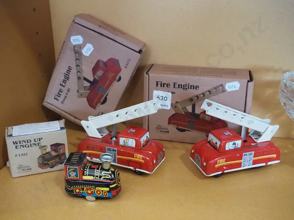 reproduction tin toy vehicles Image 1++