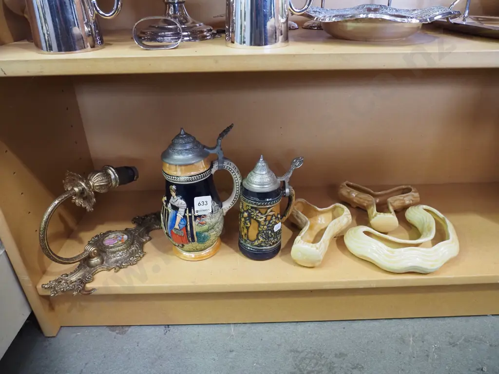 shelf; wall mounted light fitting, beer steins, trough vases Image 1++