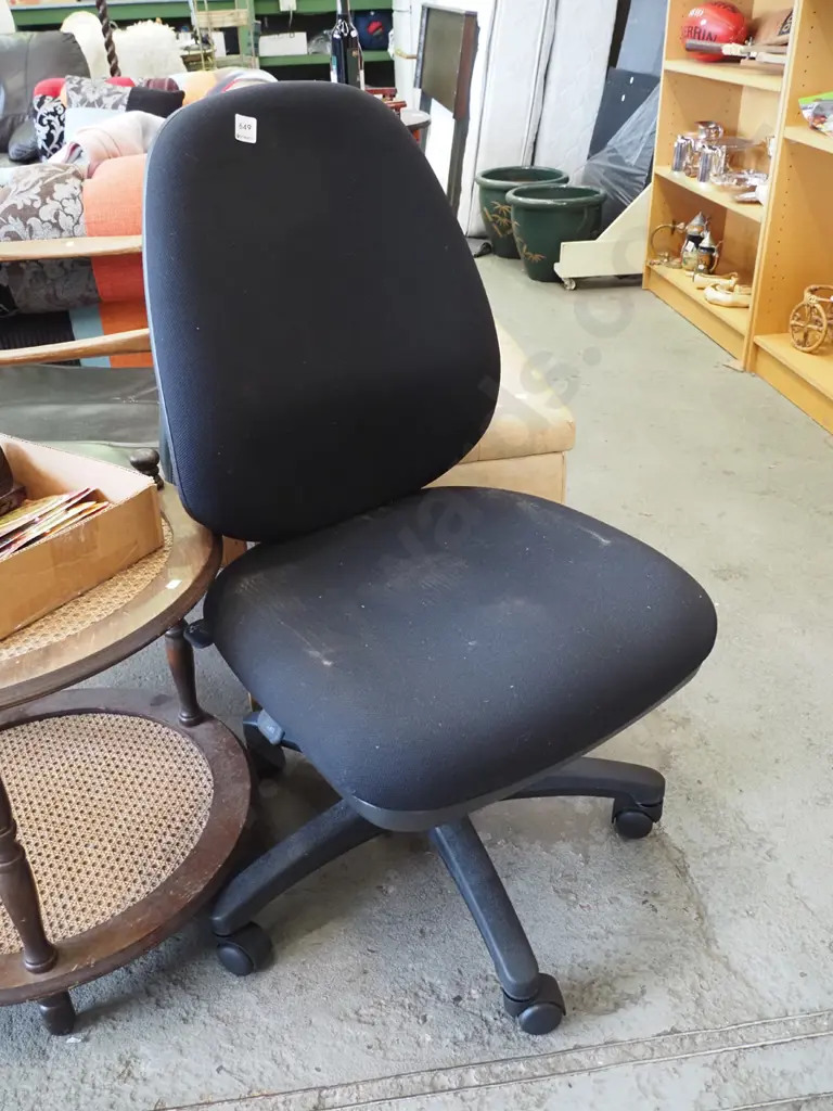 black office chair Image 1++