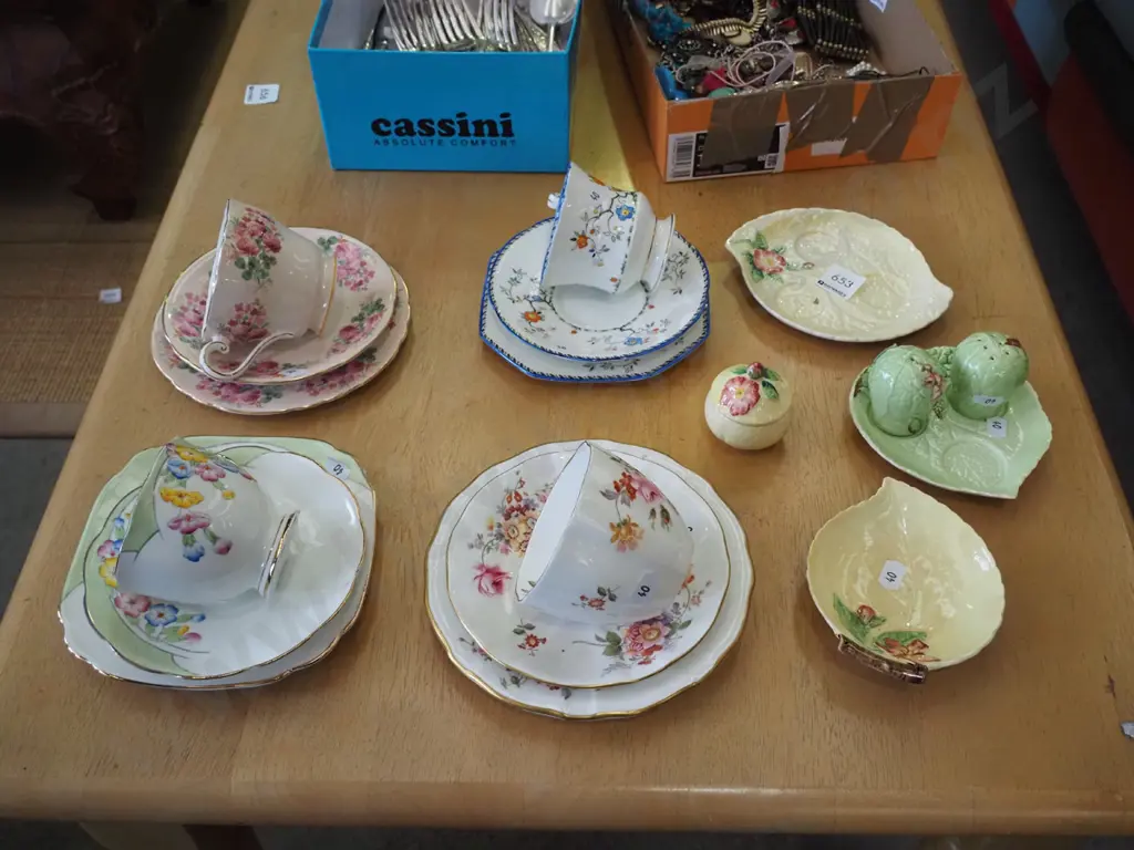 4x trios, Carlton ware items Image 1++
