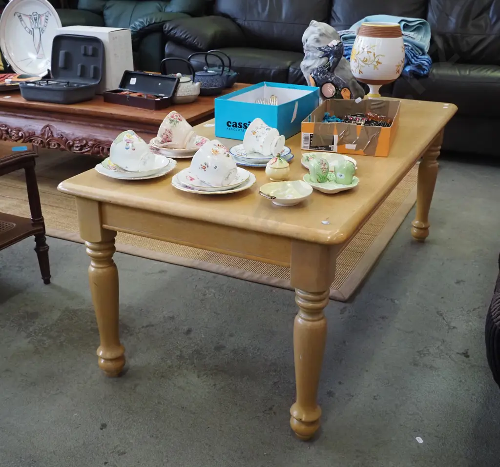 rubberwood coffee table H-490 W-1210 D-615 Image 1++