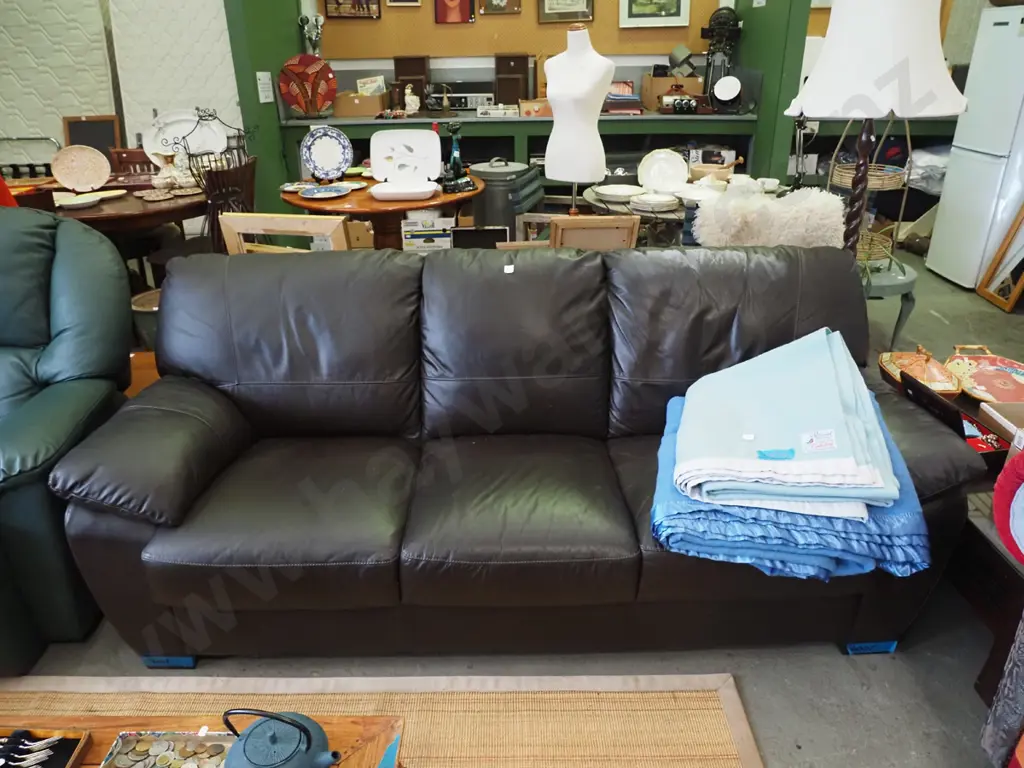dark brown leather 3 seater settte - some scuffs Image 1++