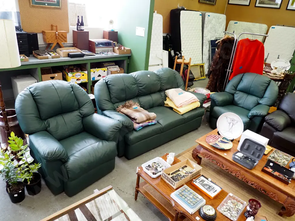green leather 3 piece lounge suite - 3 seater and 2 reclining armchairs Image 1++