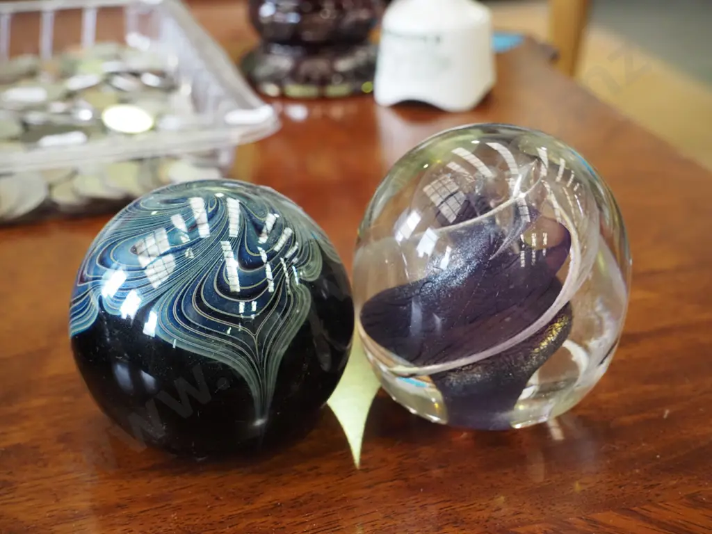 2x art glass paperweights Image 1++