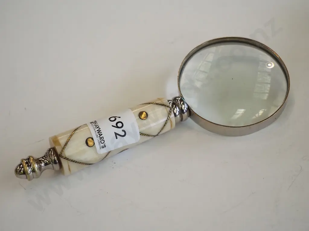 magnifying glass Image 1++