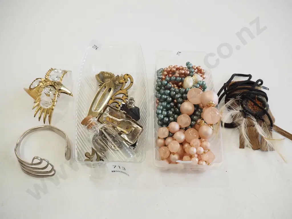 2x tubs; necklaces, change purse, bracelets etc Image 1++