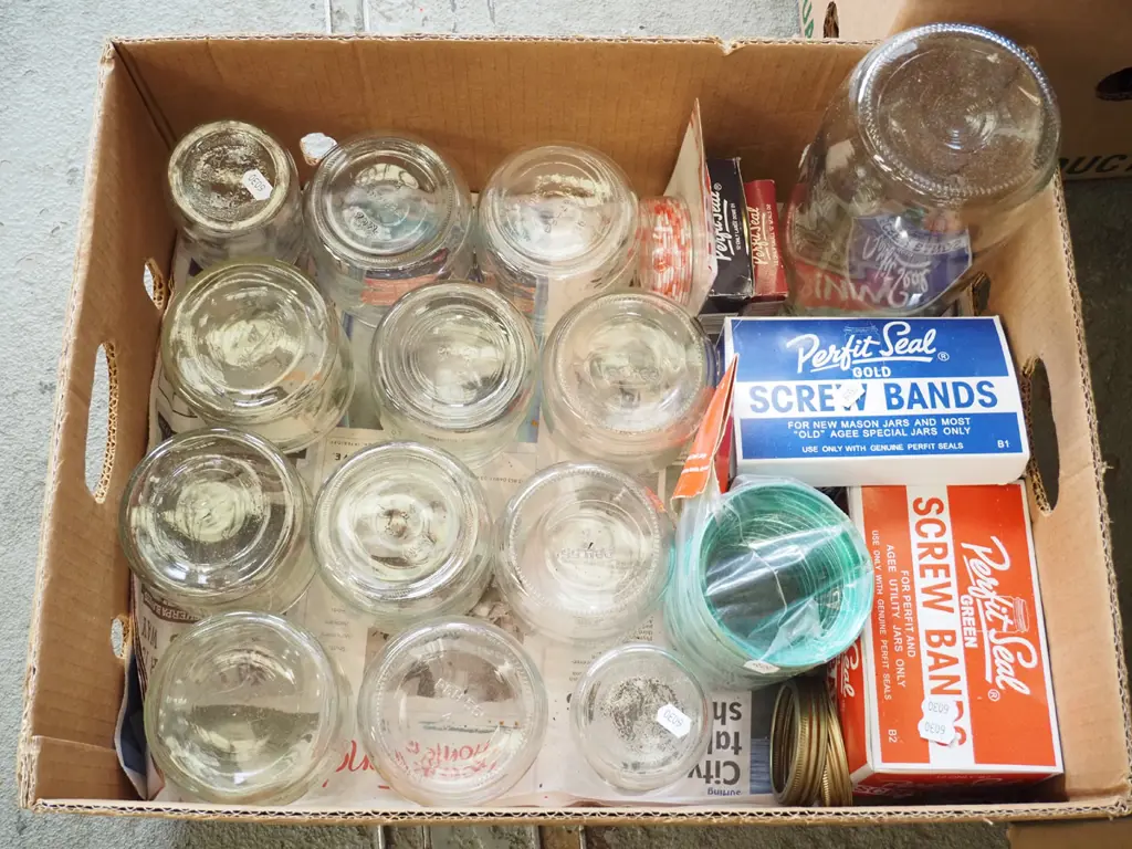box; jars and lids Image 1++