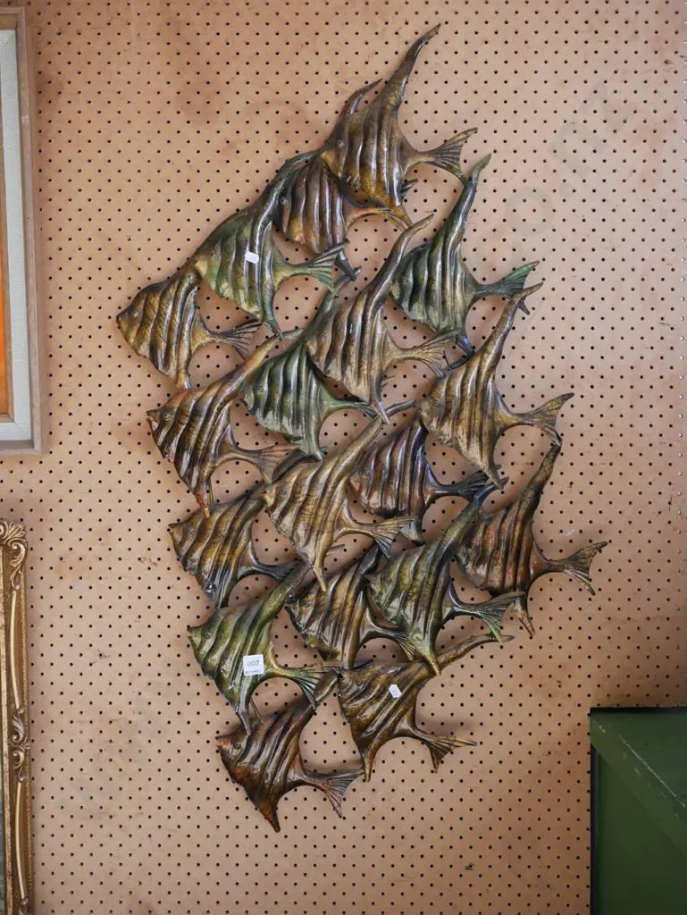 metal wall hanging school of fish Image 1++