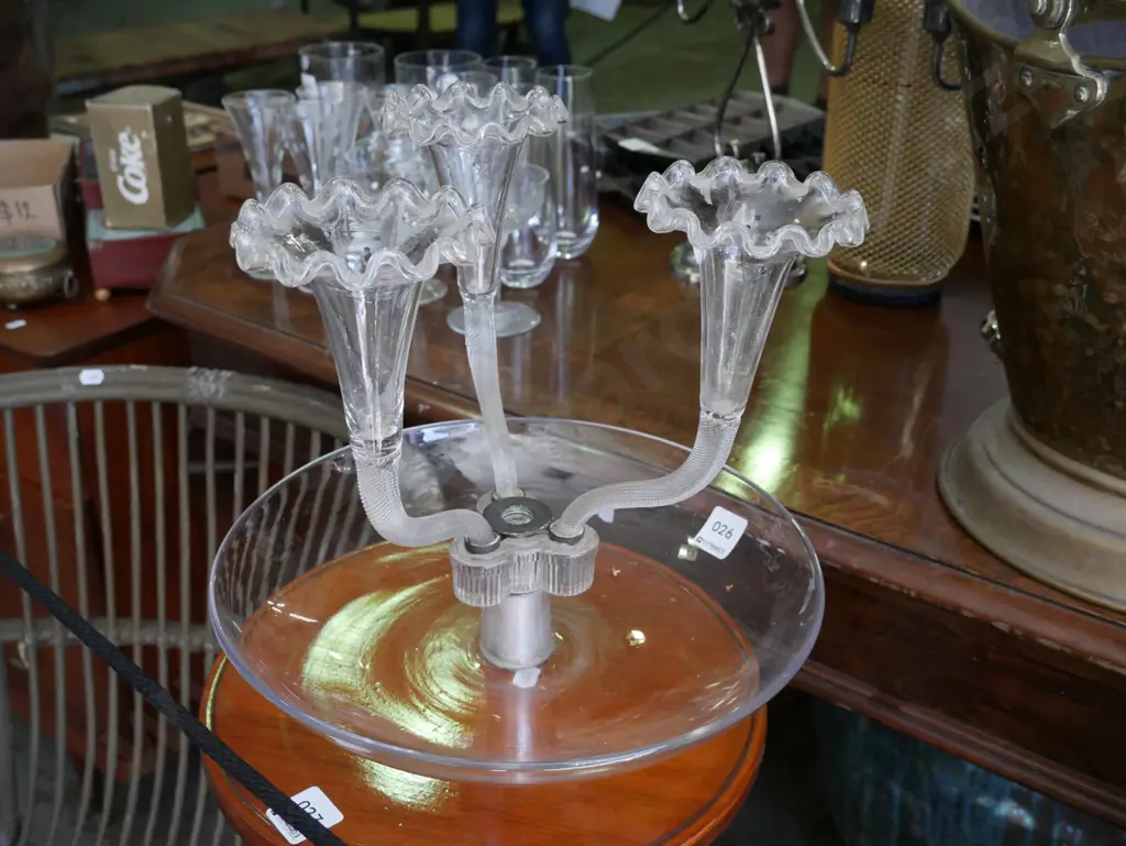 Victorian glass epergne - missing centre piece H-260 Image 1++