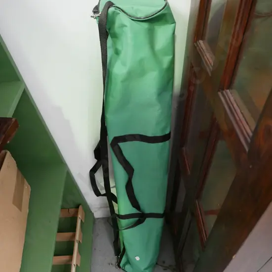 artist's easel in green carry bag