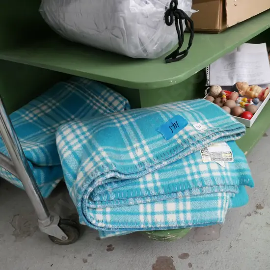 2x checked woollen blankets