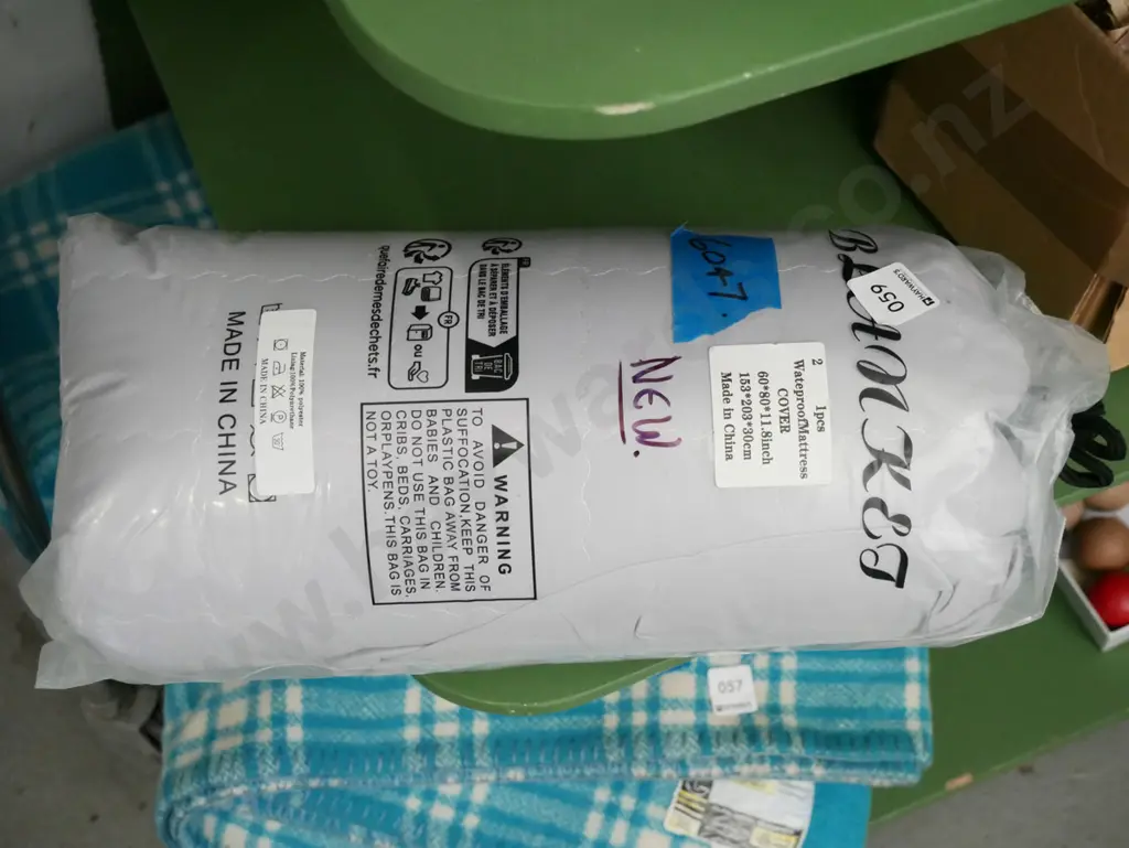 as-new waterproof mattress cover  Image 1++