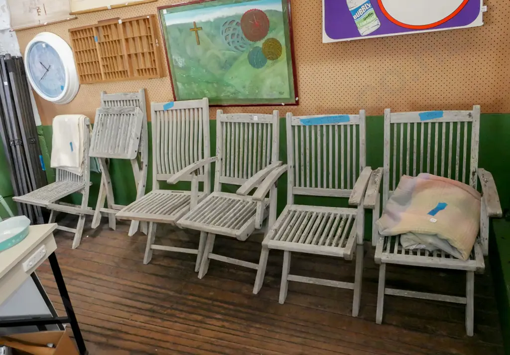 6x well weathered hardwoods outdoor chairs - 3 with arms, 3 without arms Image 1++