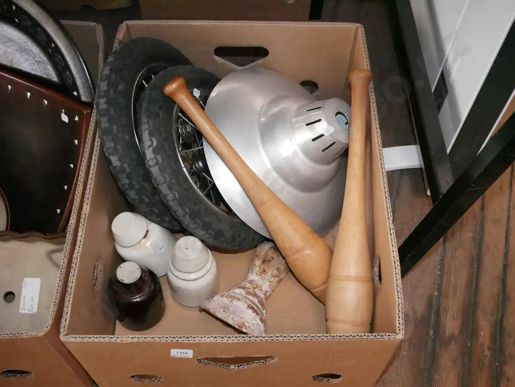 box; aluminium light shades, jugs, wheels etc Image 1++