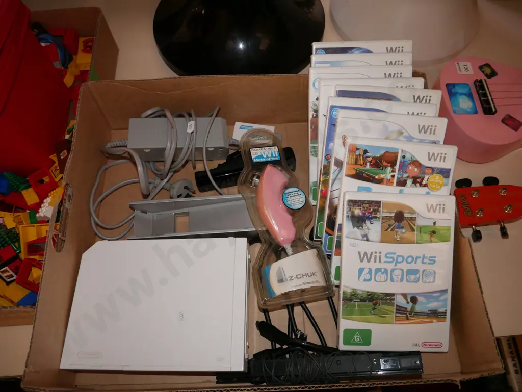 Nintendo wi with controllers and games Image 1++